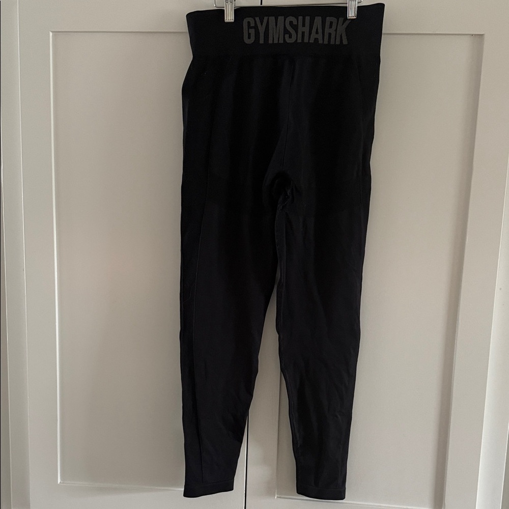 GYMSHARK high waisted flex, sweat‎ wicking leggings in black women’s size small.